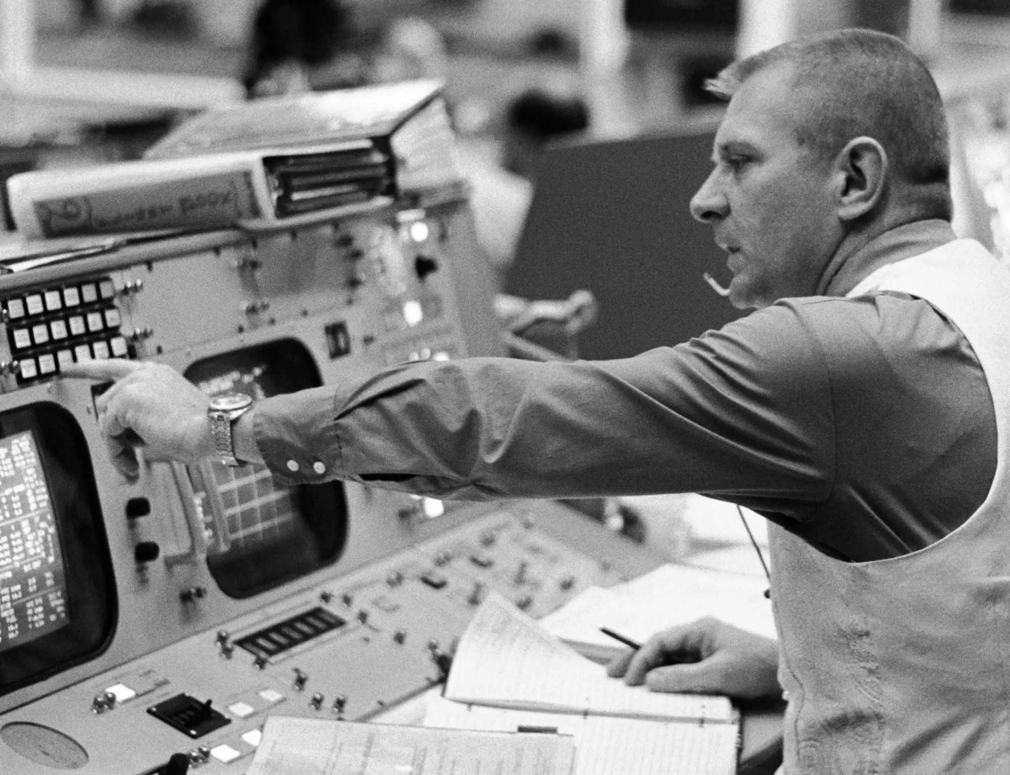 Flight director Eugene F. Kranz is seated at his console in the mission operations control
                          room in the Manned Spacecraft Center's Mission Control Center on the morning of the launch of
                          the Apollo 16 lunar landing mission.
